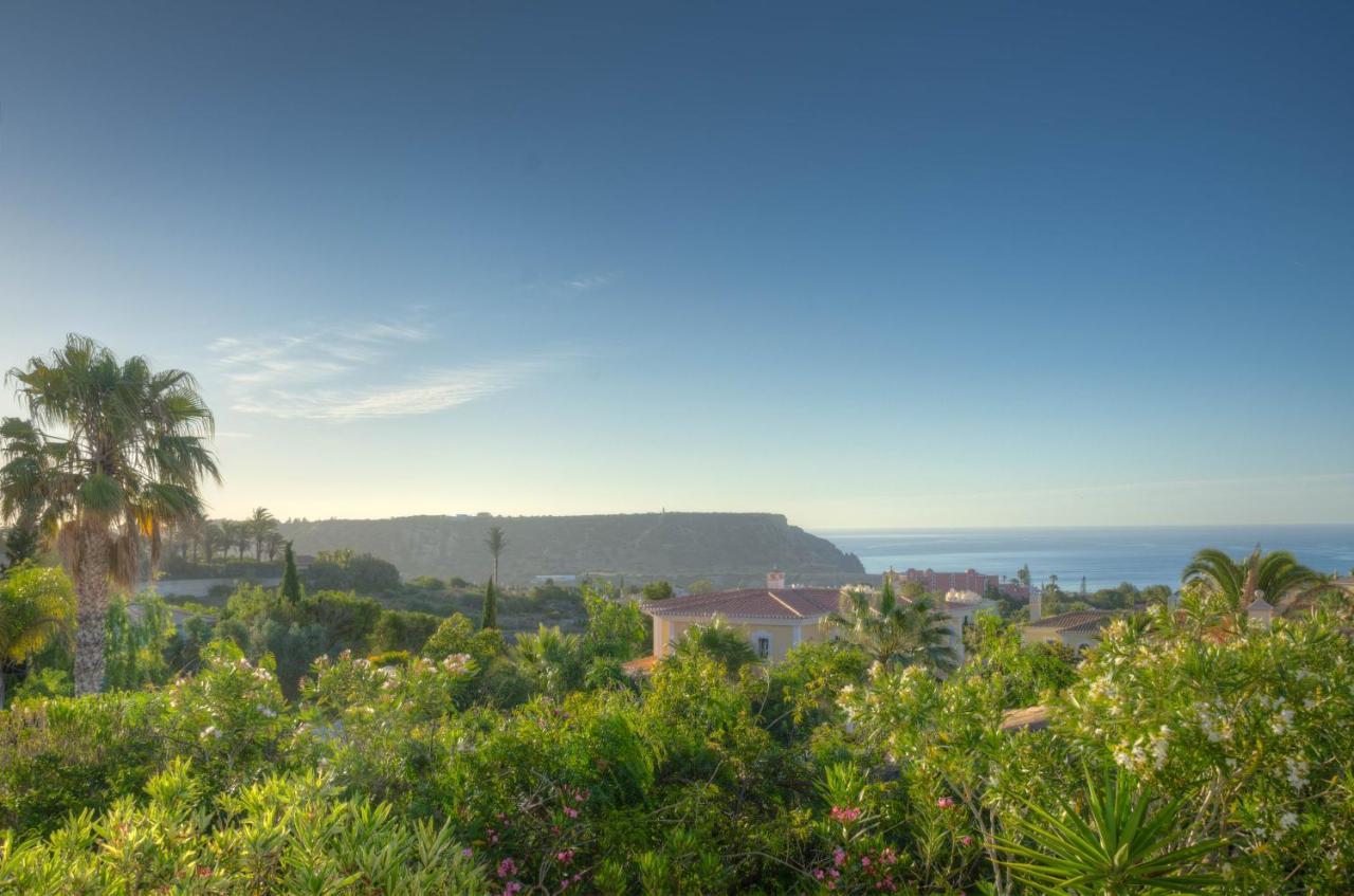 Villa Montanha: Luxury Coastal Retreat with Pool, Near Praia da Luz Exterior photo