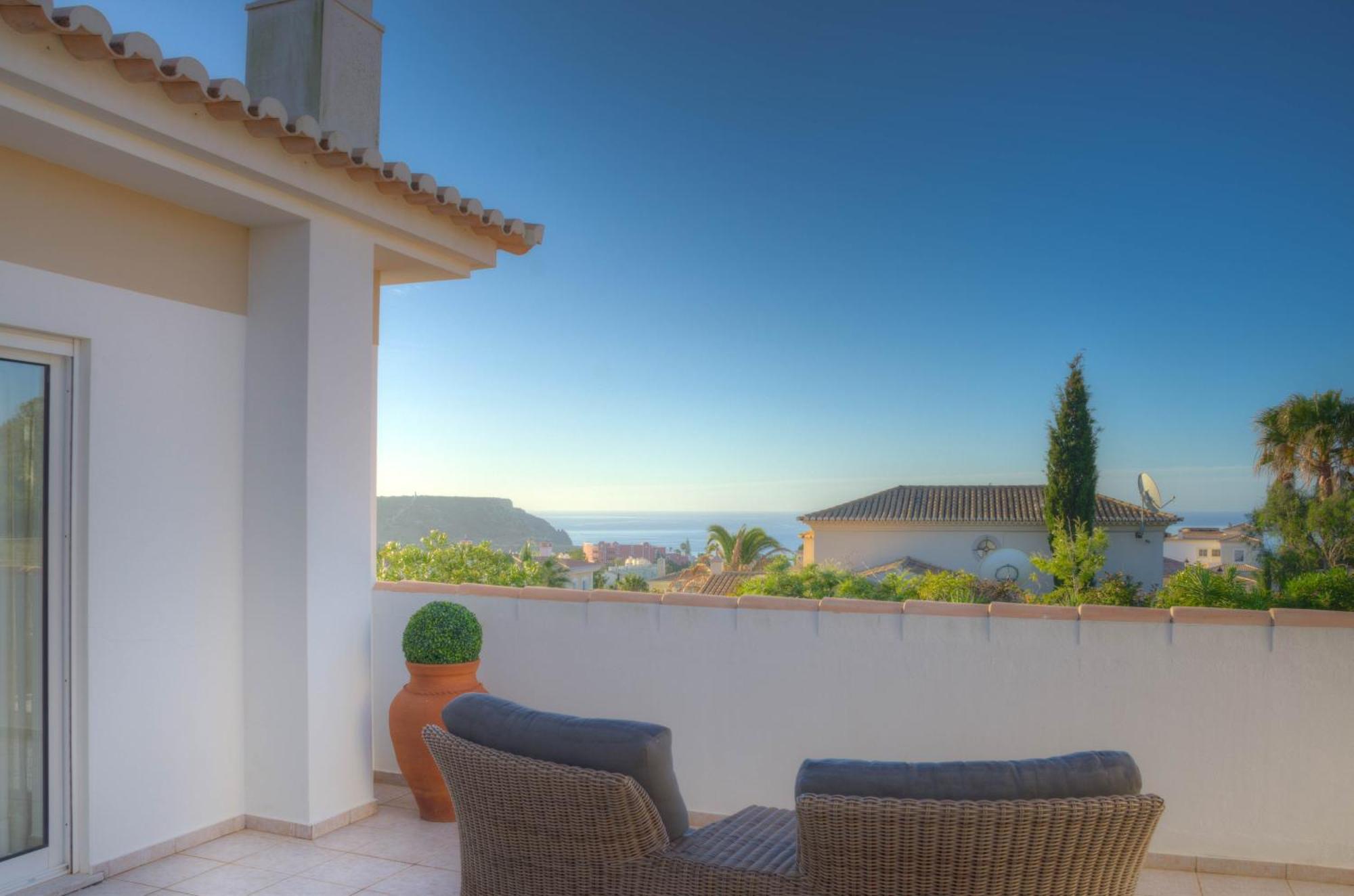 Villa Montanha: Luxury Coastal Retreat with Pool, Near Praia da Luz Exterior photo