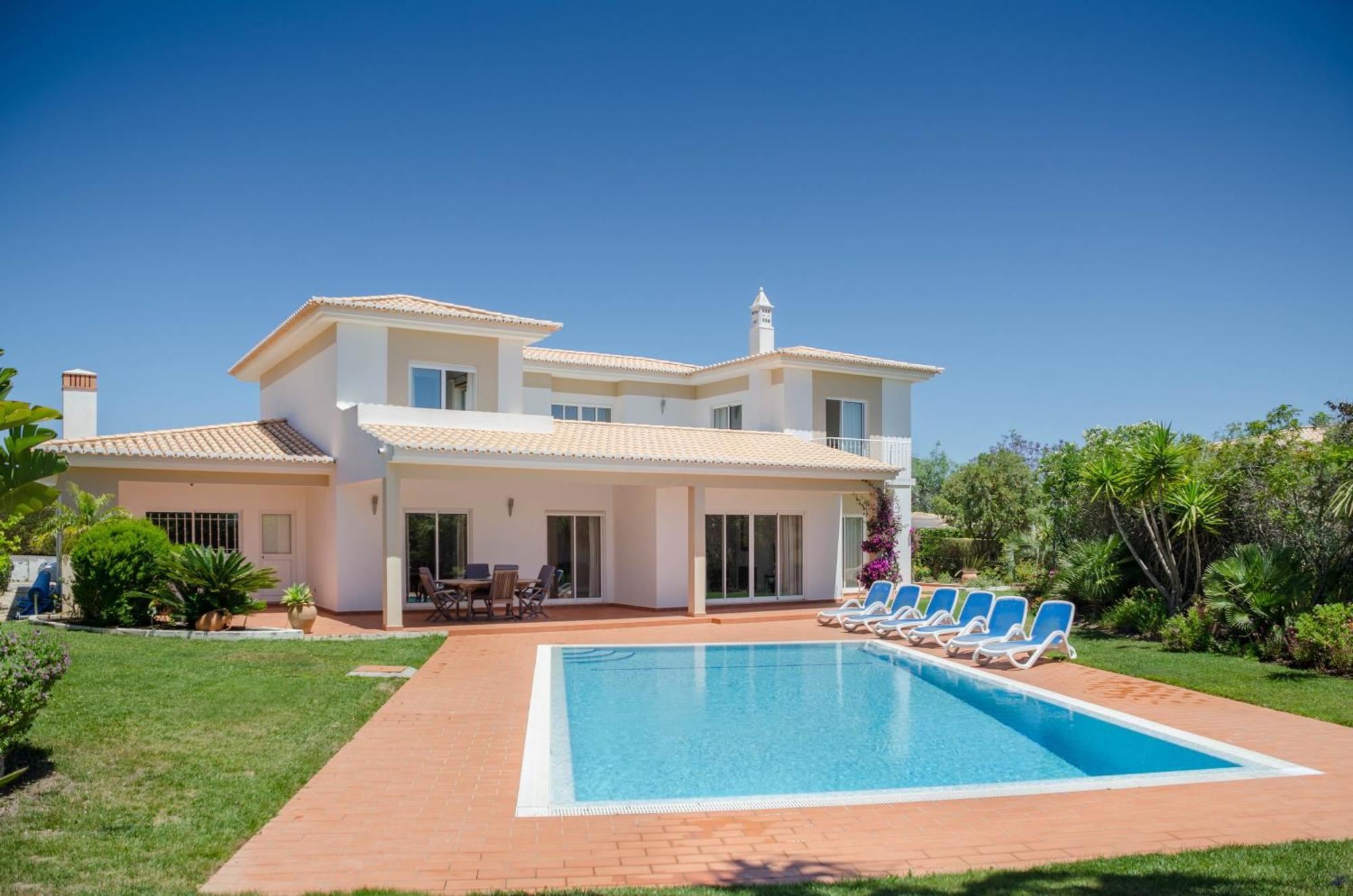 Villa Montanha: Luxury Coastal Retreat with Pool, Near Praia da Luz Exterior photo
