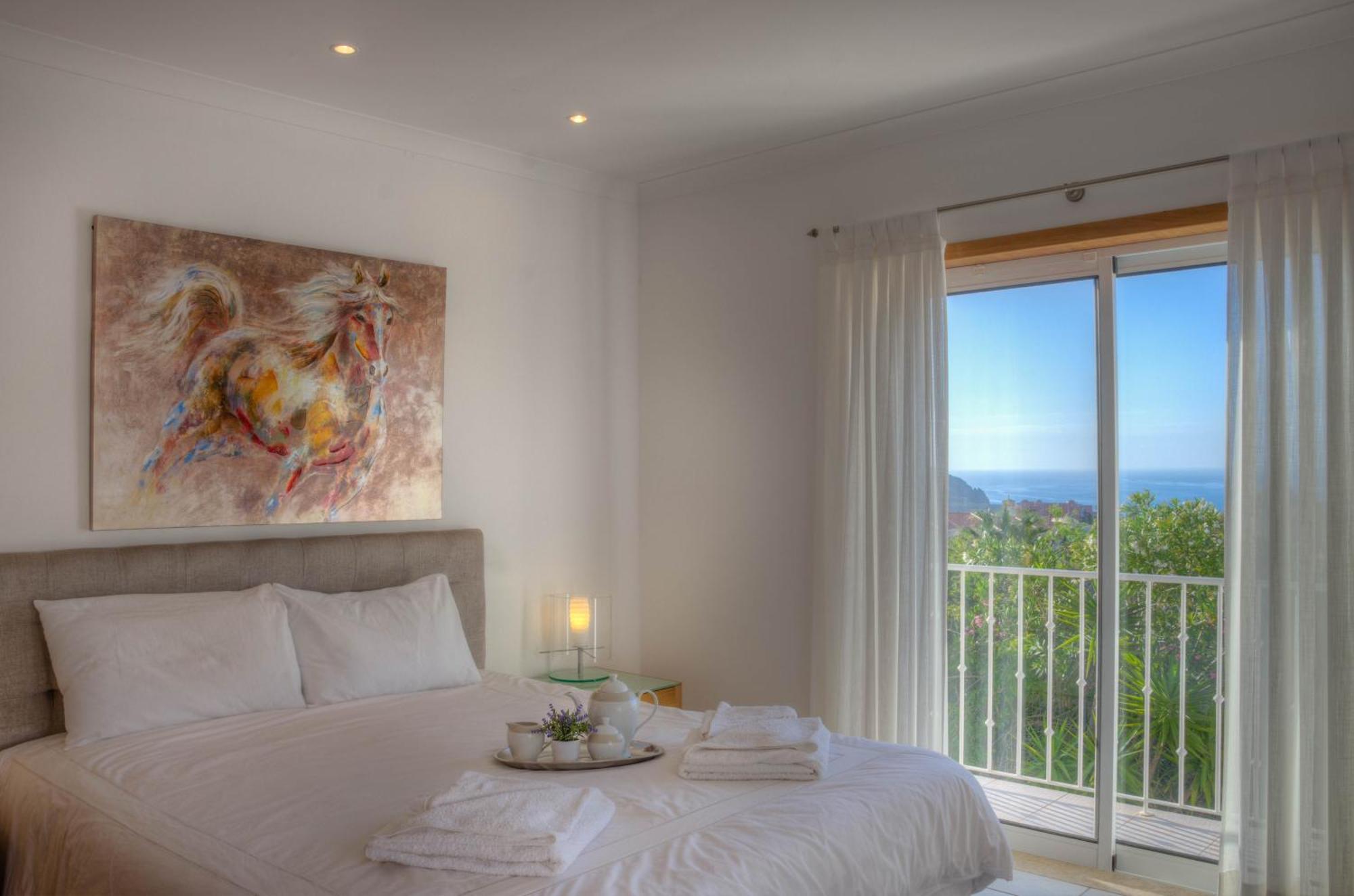 Villa Montanha: Luxury Coastal Retreat with Pool, Near Praia da Luz Exterior photo