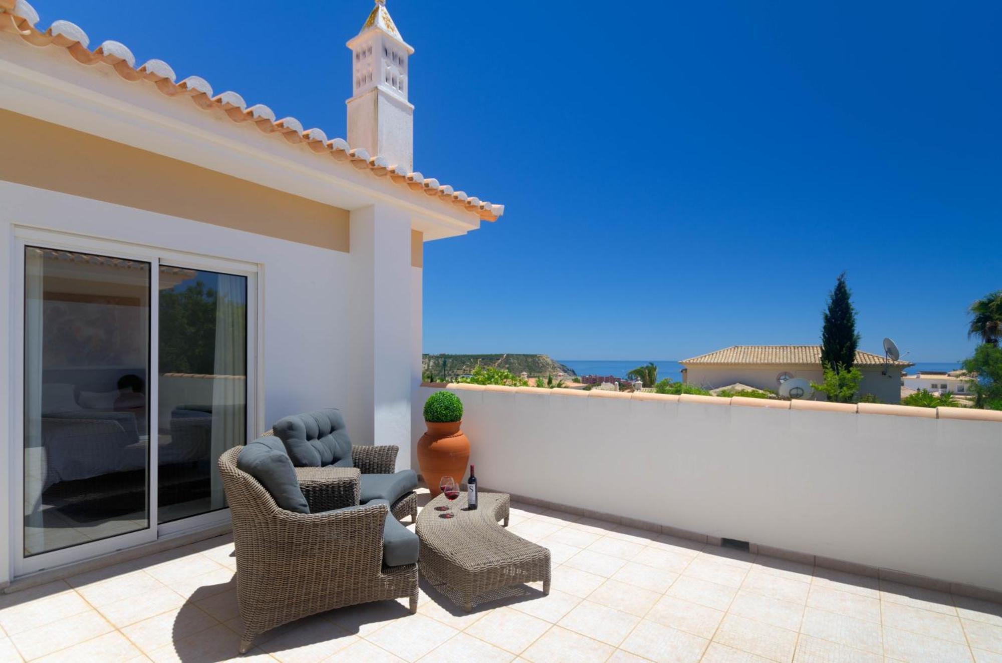 Villa Montanha: Luxury Coastal Retreat with Pool, Near Praia da Luz Exterior photo