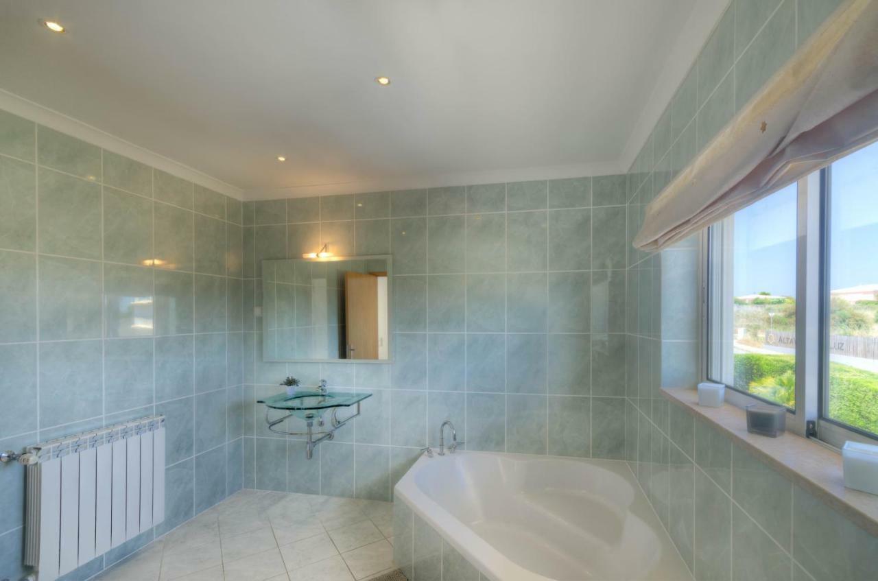 Villa Montanha: Luxury Coastal Retreat with Pool, Near Praia da Luz Exterior photo